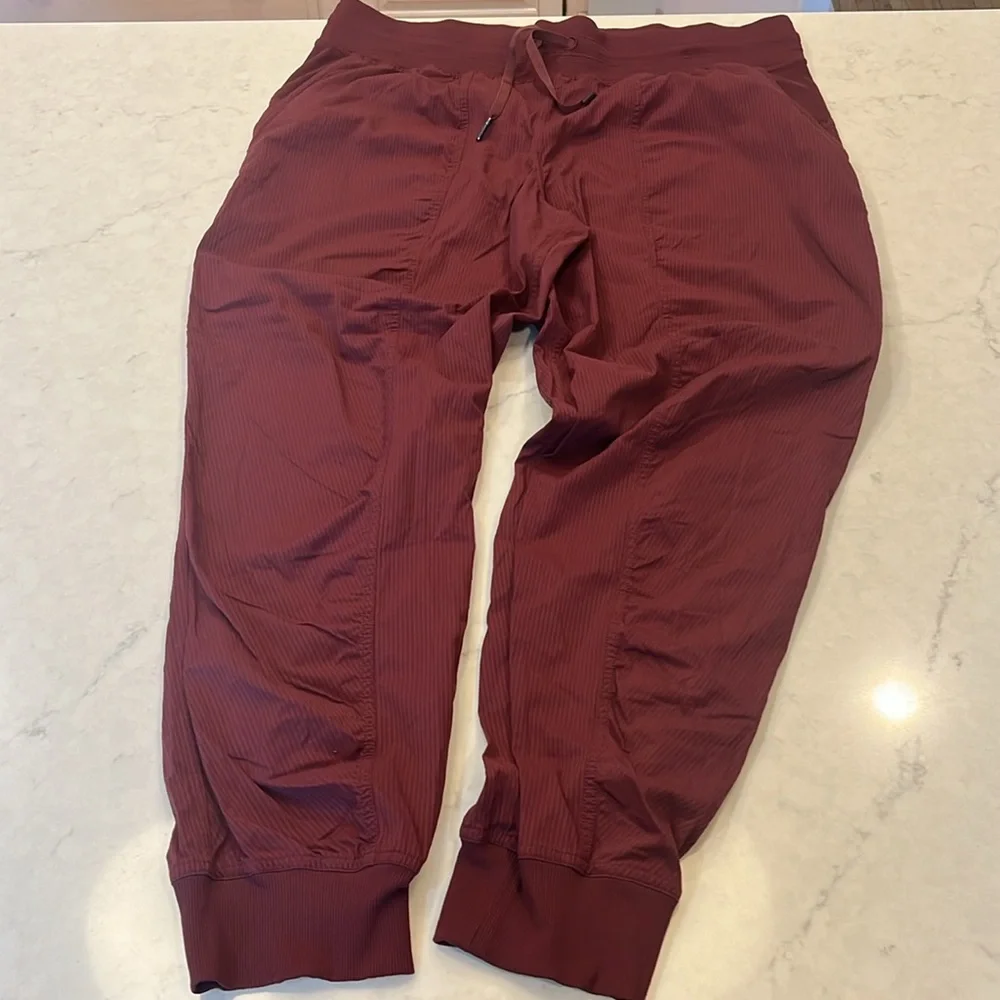 Lululemon Dance Studio Mid-Rise Jogger Red Merlot Size 14‎